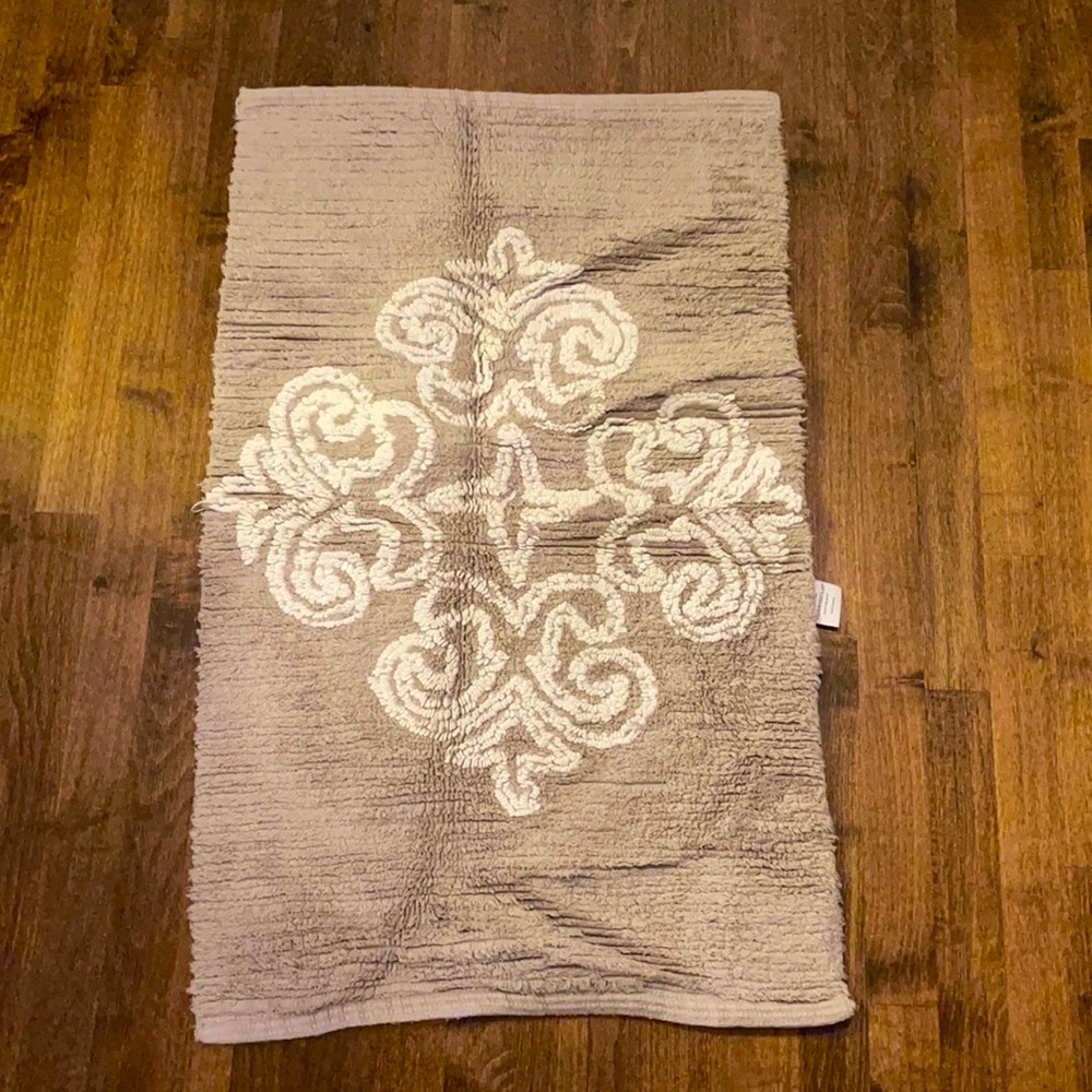 Gray bath rug!